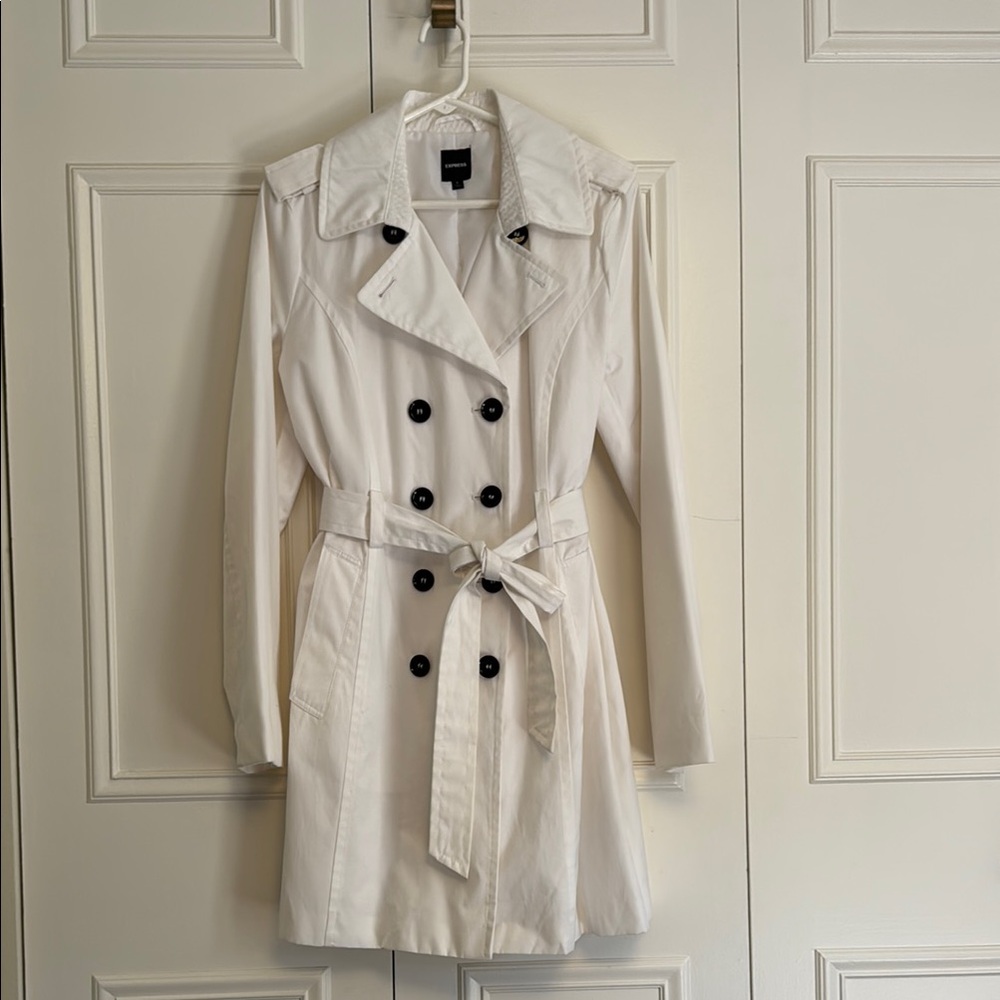 Express White Trench Coat with Belted Waist and Wide Lapels